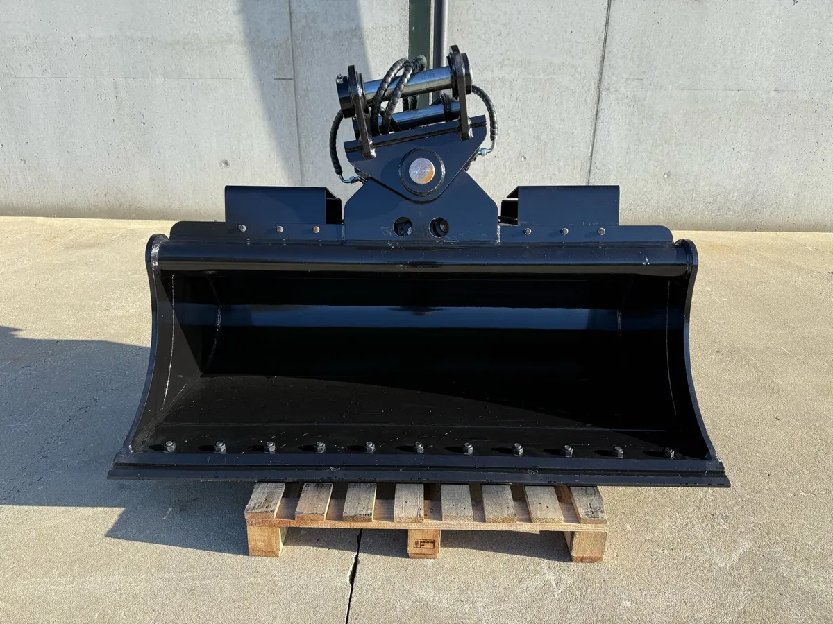 New DCE 13 ton tilting bucket - Image 2