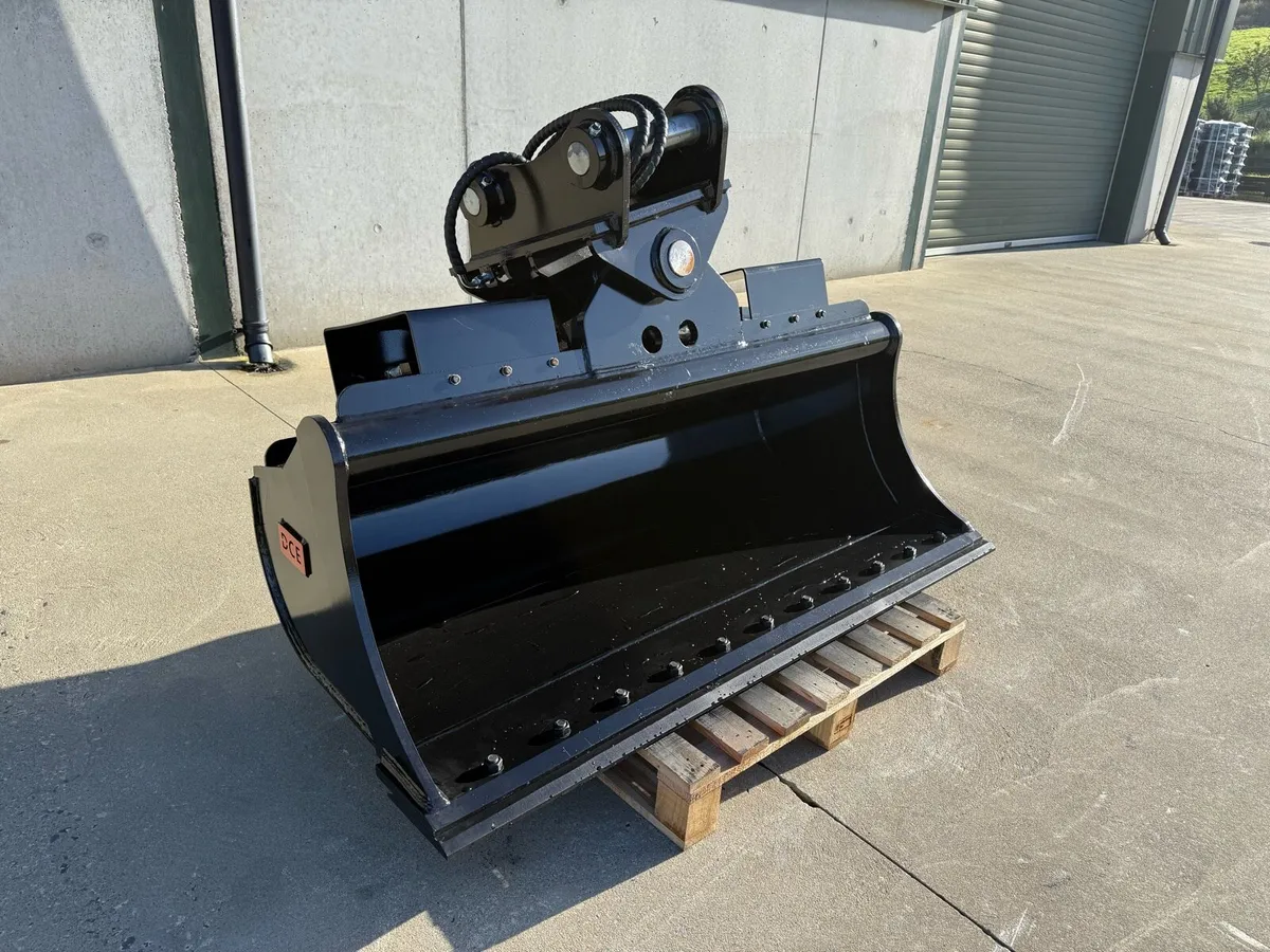 New DCE 13 ton tilting bucket - Image 3