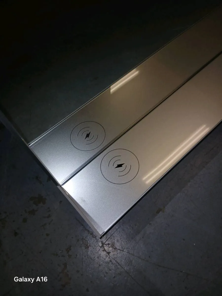 Led Mirror with toothbrush charger - Image 2