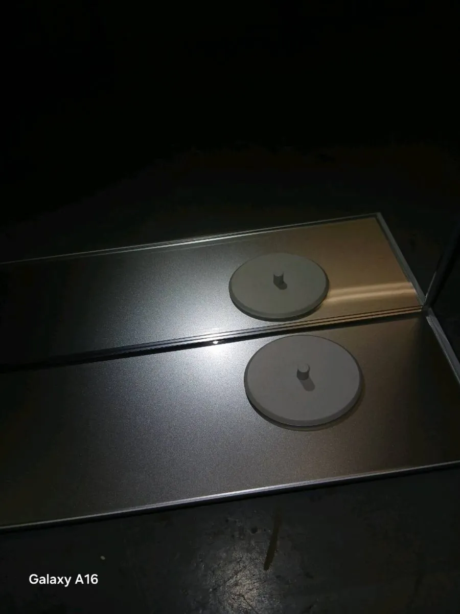 Led Mirror with toothbrush charger - Image 3