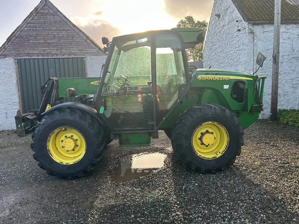 John Deere 3215 Loader 2006 (6675 hours) - Image 2