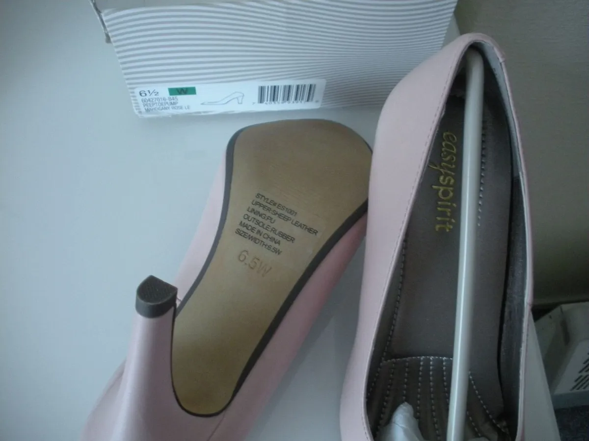 NEW Ladies Shoes Size 4 - Image 2