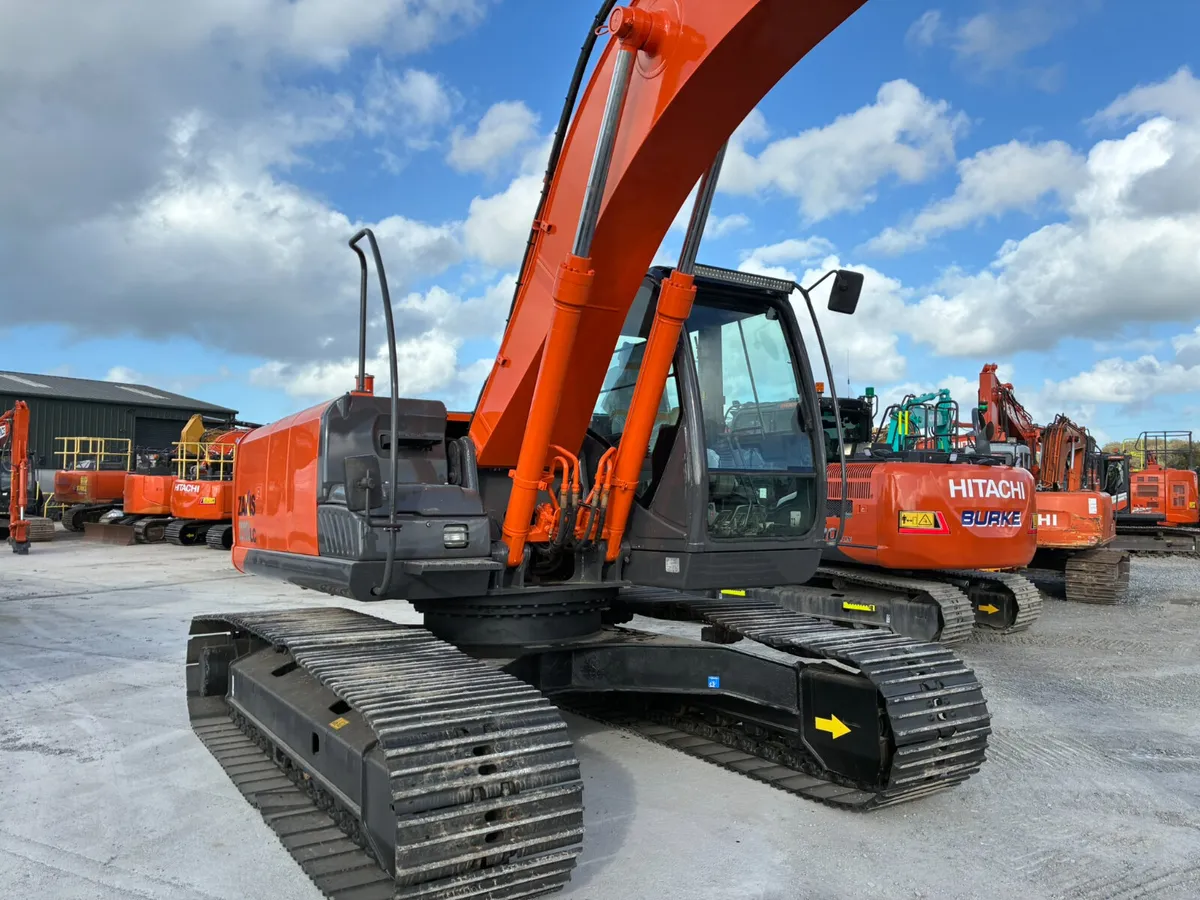 Hitachi ZX210LC-3 - Image 3
