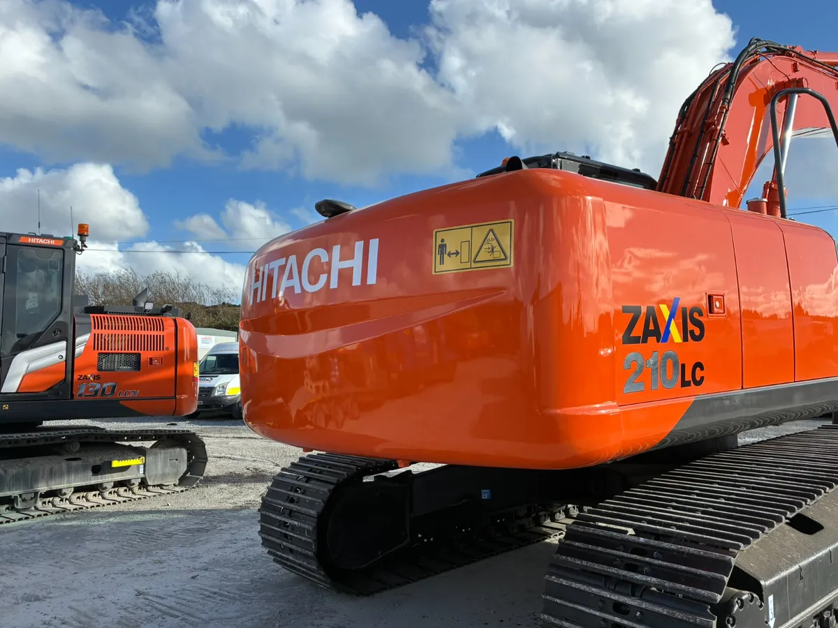 Hitachi ZX210LC-3 - Image 2