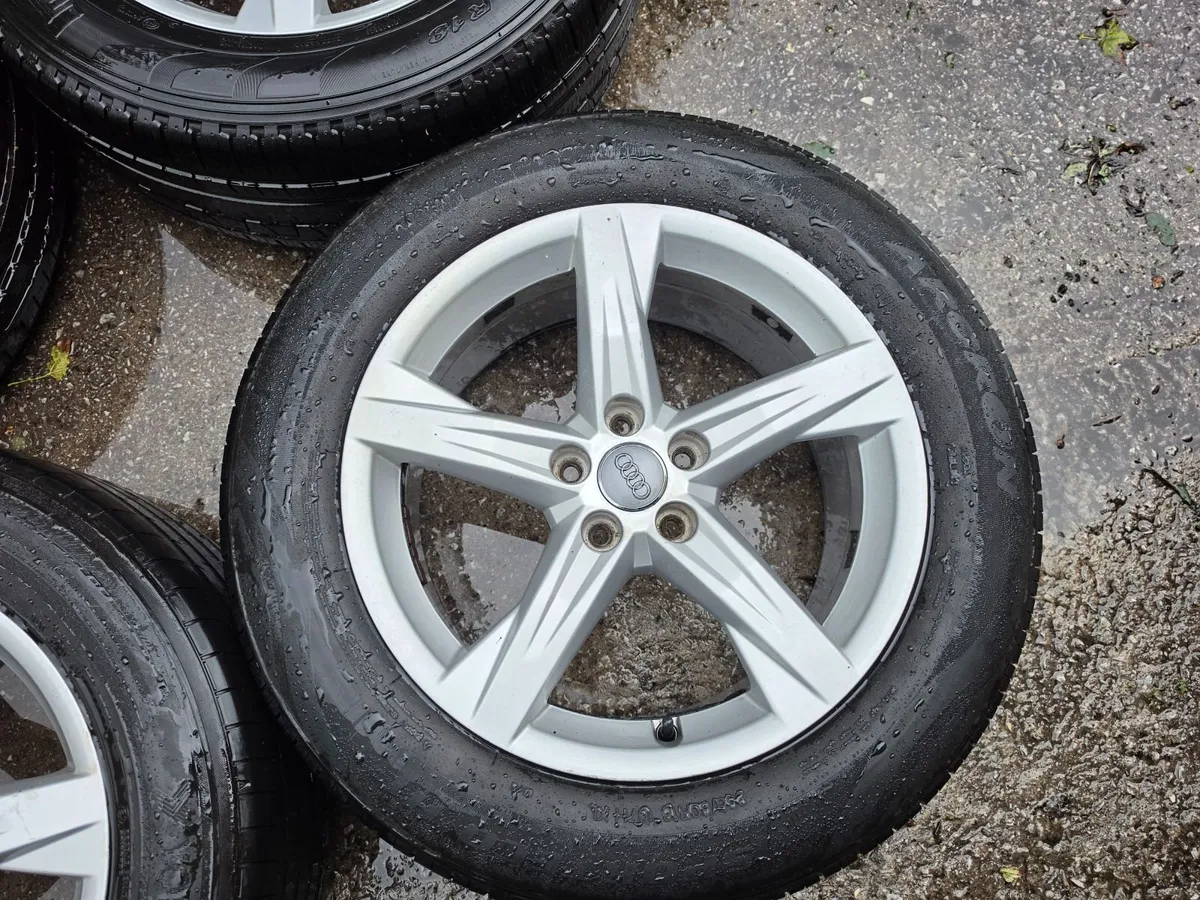Audi Q5 Original R18 Alloy Wheels - Image 4