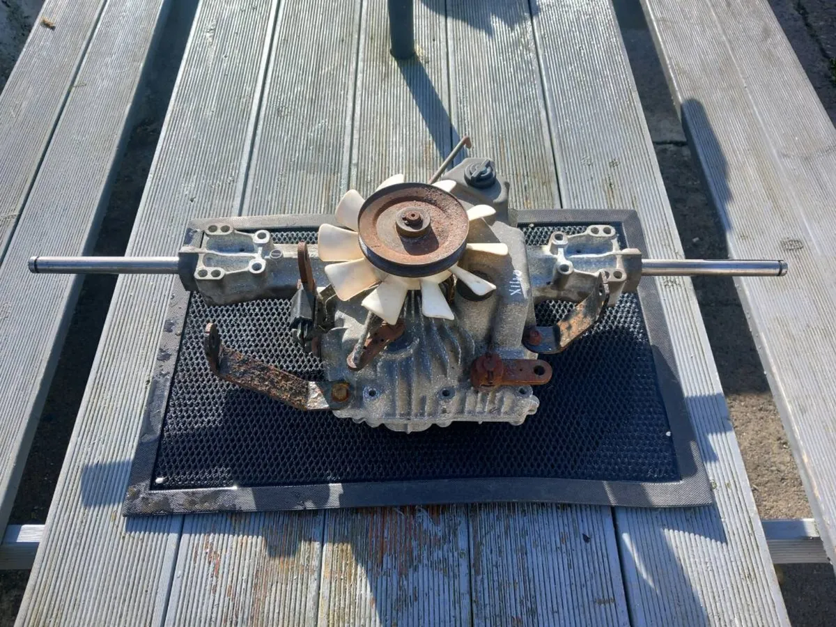 John deere X140 hydrostatic transmission for sale - Image 1