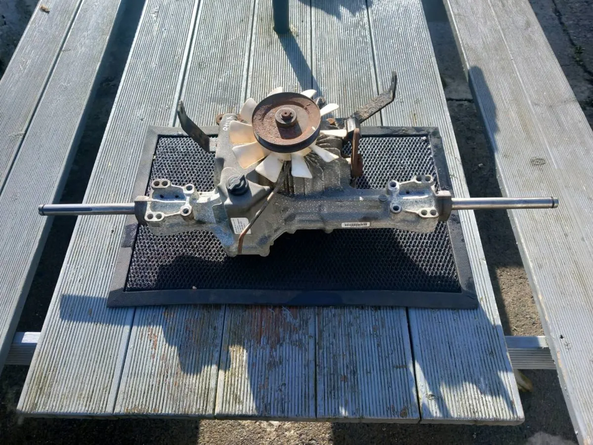 John deere X140 hydrostatic transmission for sale - Image 3