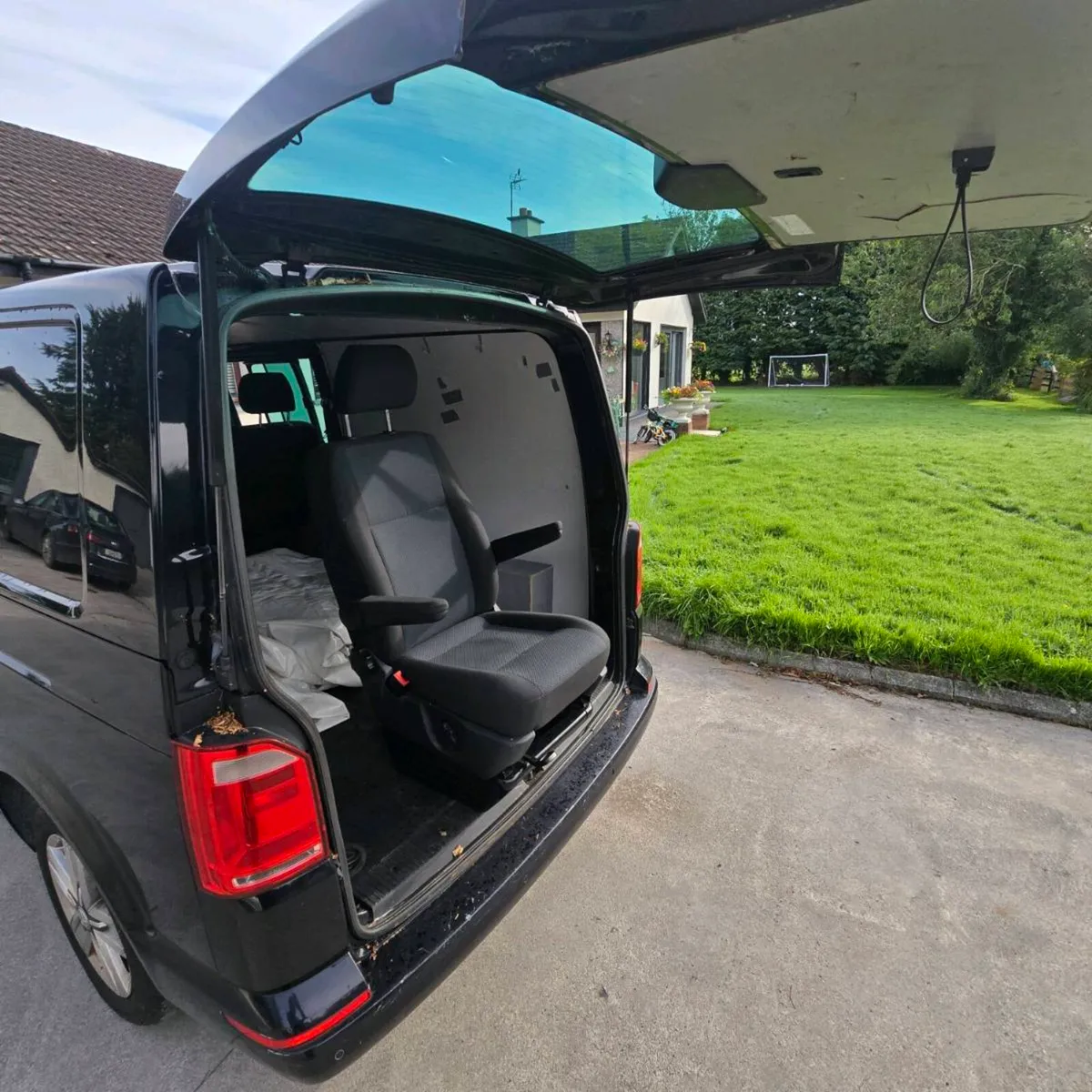 Vw Transporter T6 T32 Highline  kombi - Image 3