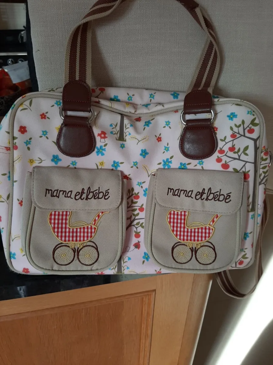 Yummy mummy baby changing bag - Image 1