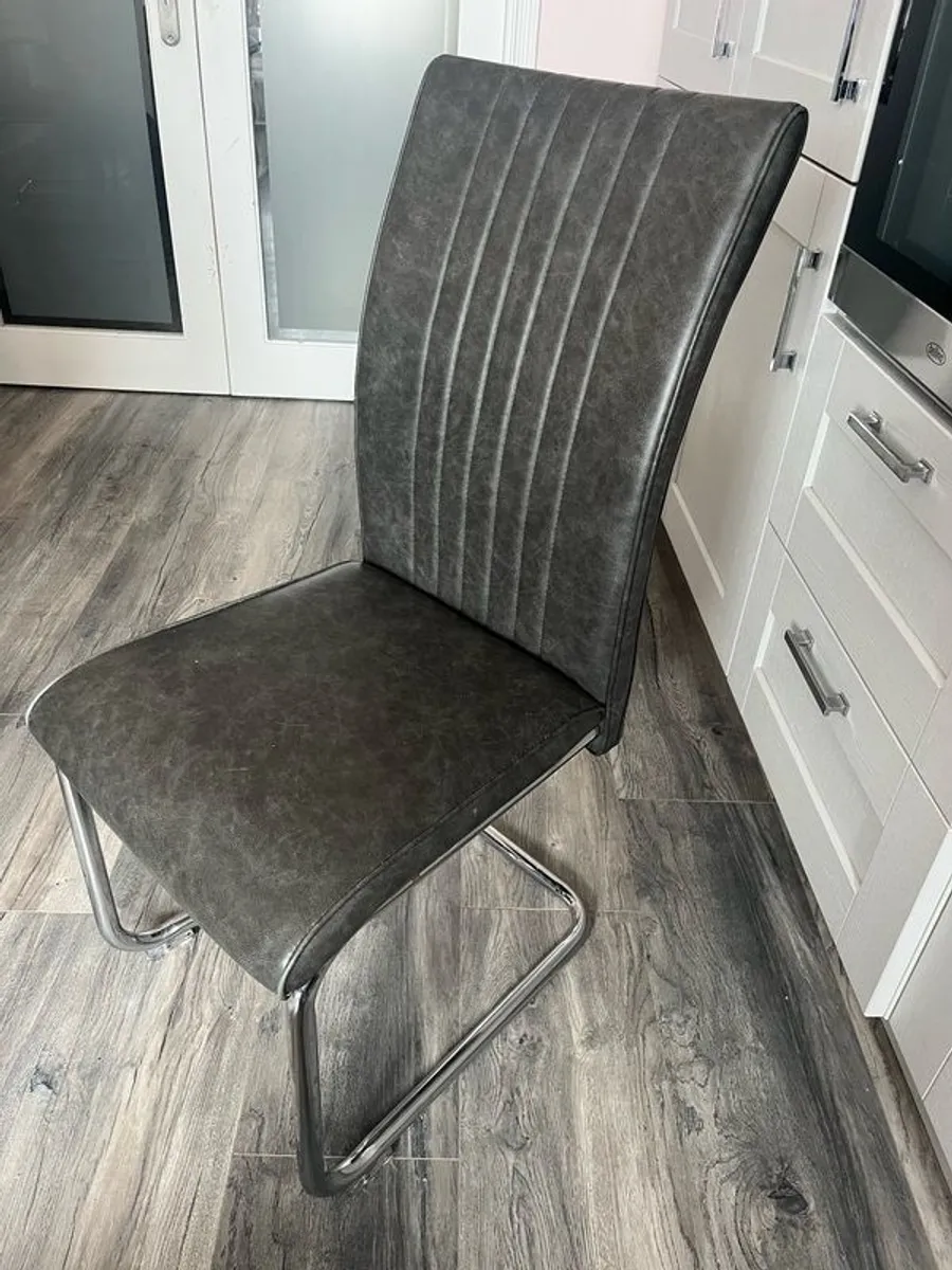table & 6 chairs - Image 2