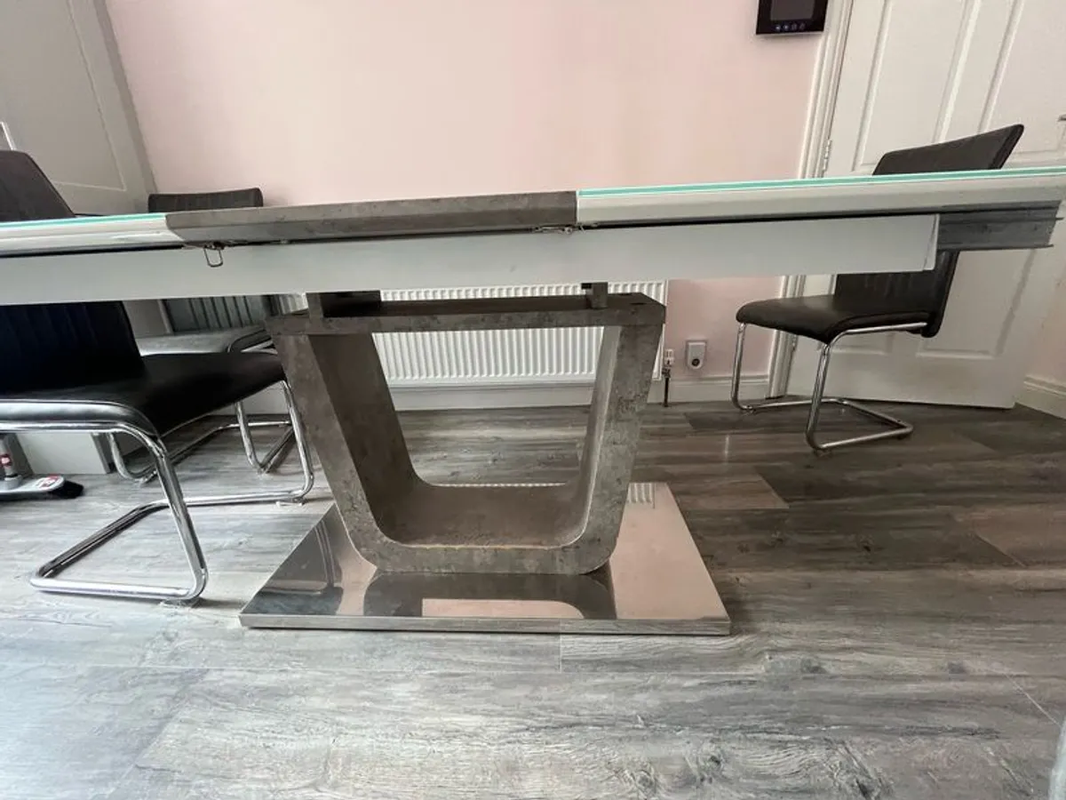 table & 6 chairs - Image 3