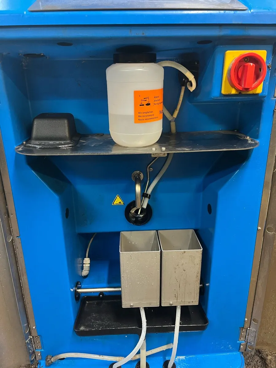 Dairymaster H&L100 automatic calf feeder - Image 2