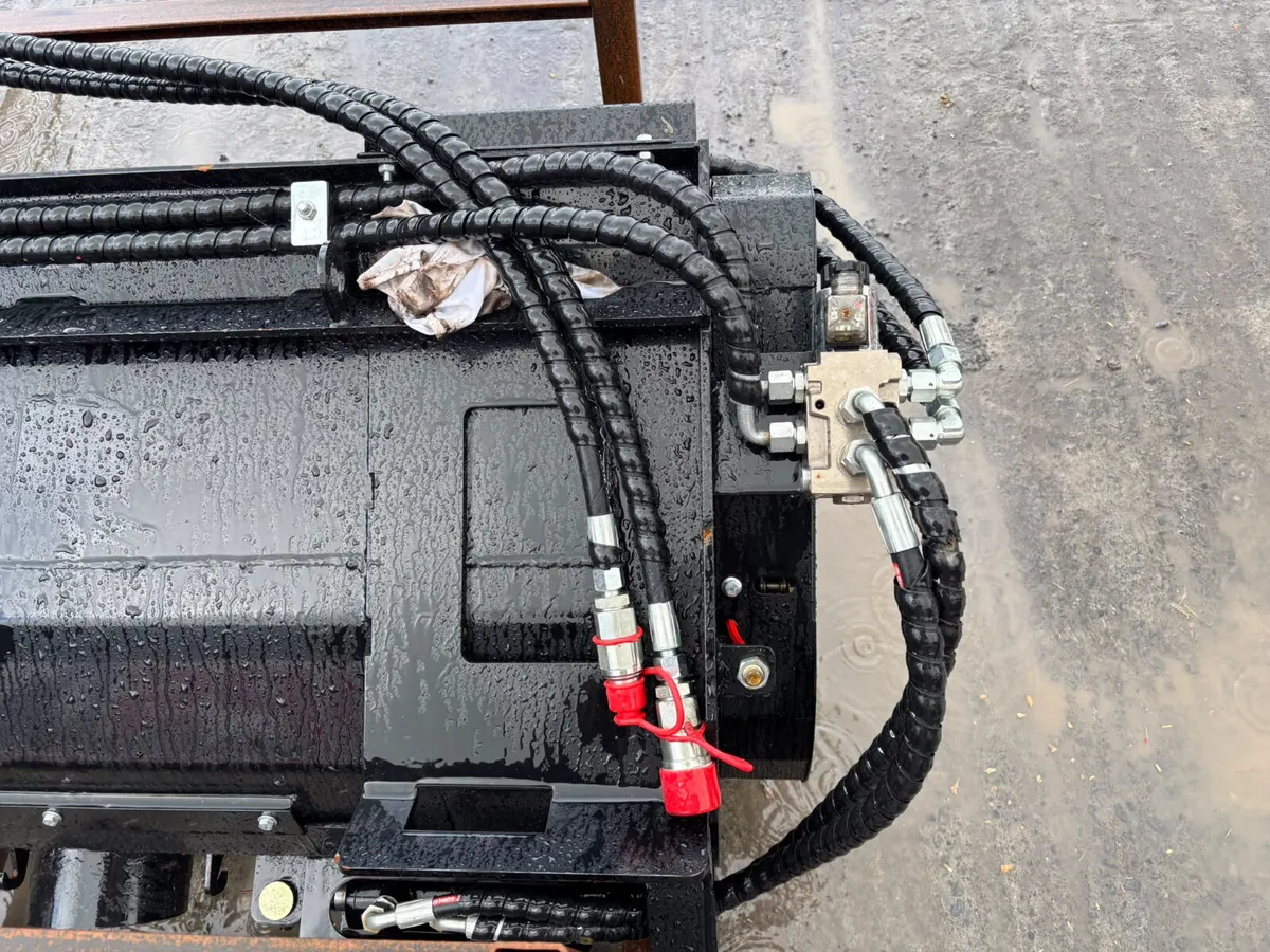 SkidSteer Concrete Mixer Bucket (Hydraulic) - Image 3