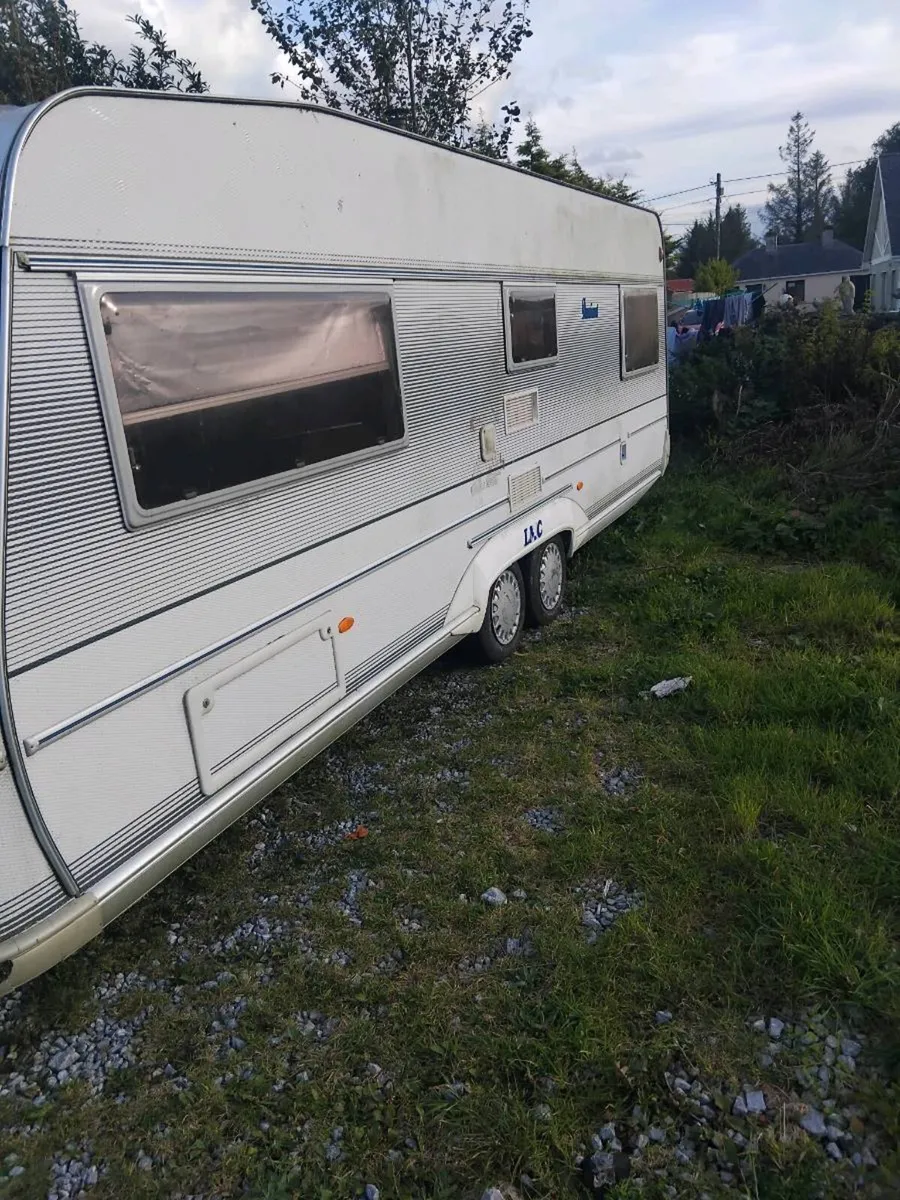 lmc caravan needs tlc - Image 2