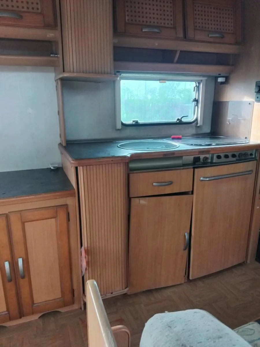 lmc caravan needs tlc - Image 4