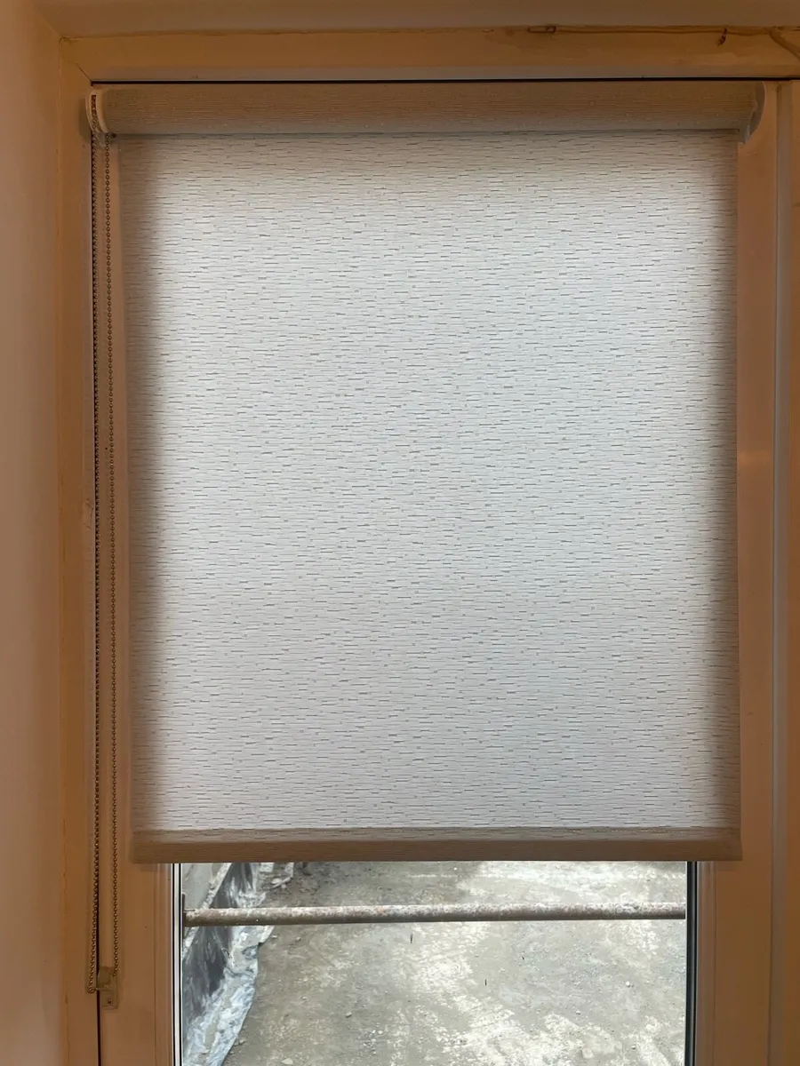 Stratford Grey Roller blinds - Image 3