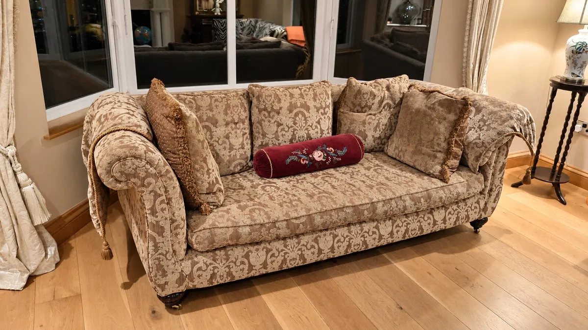 Quality Traditional 3-Seater Sofa in Excellent Con