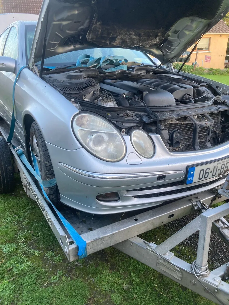 Mercedes Eclass220 - Image 4
