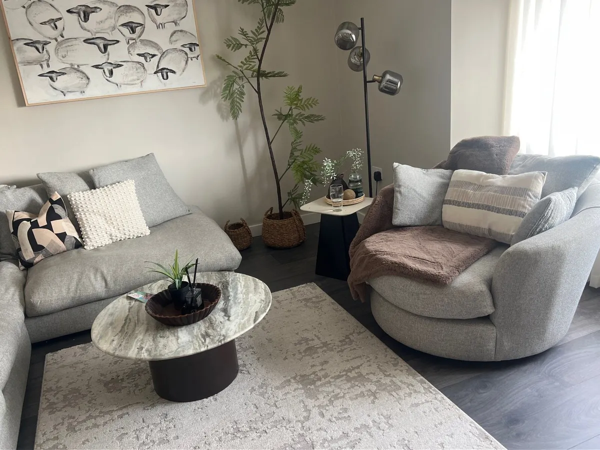 Couch - Image 3