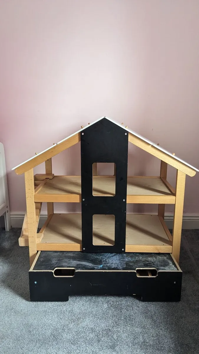 Wooden dollshouse - Image 2