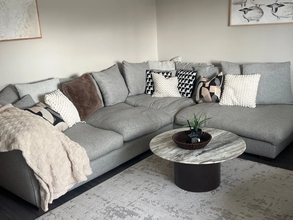 Couch - Image 2