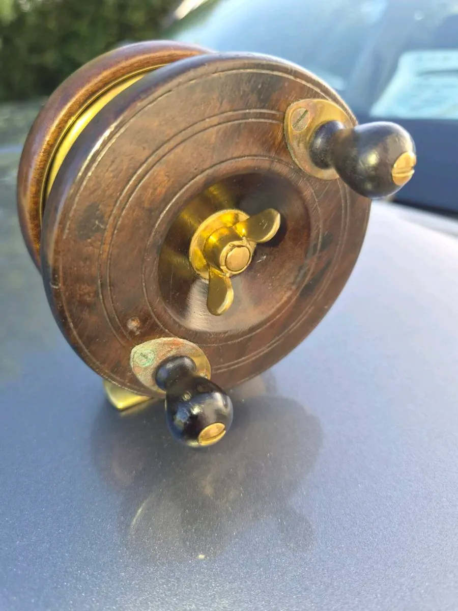 Old brass  fishing  reel - Image 2