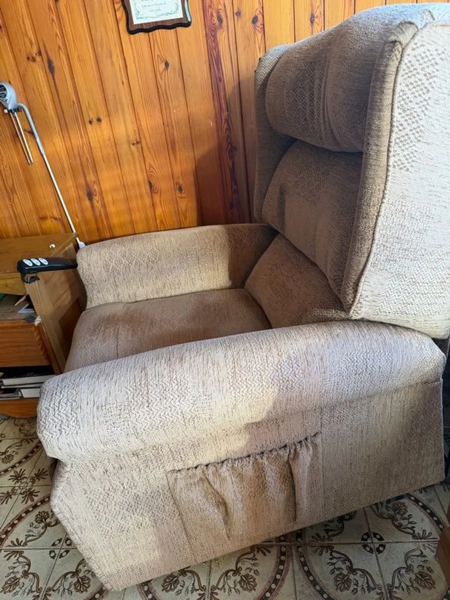 Electronic armchair for seniors. Lift and rise . - Image 2