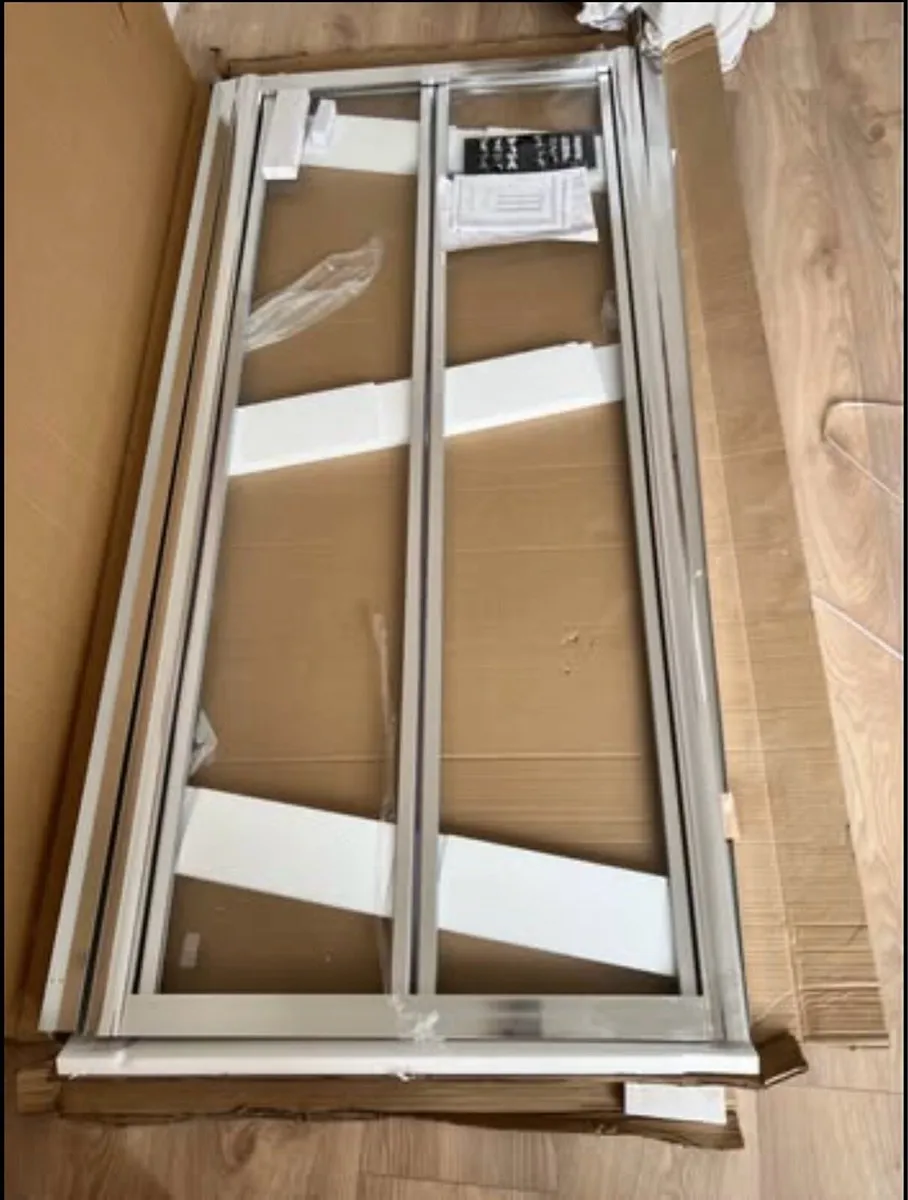 Shower 900mm Bifold new - Image 1