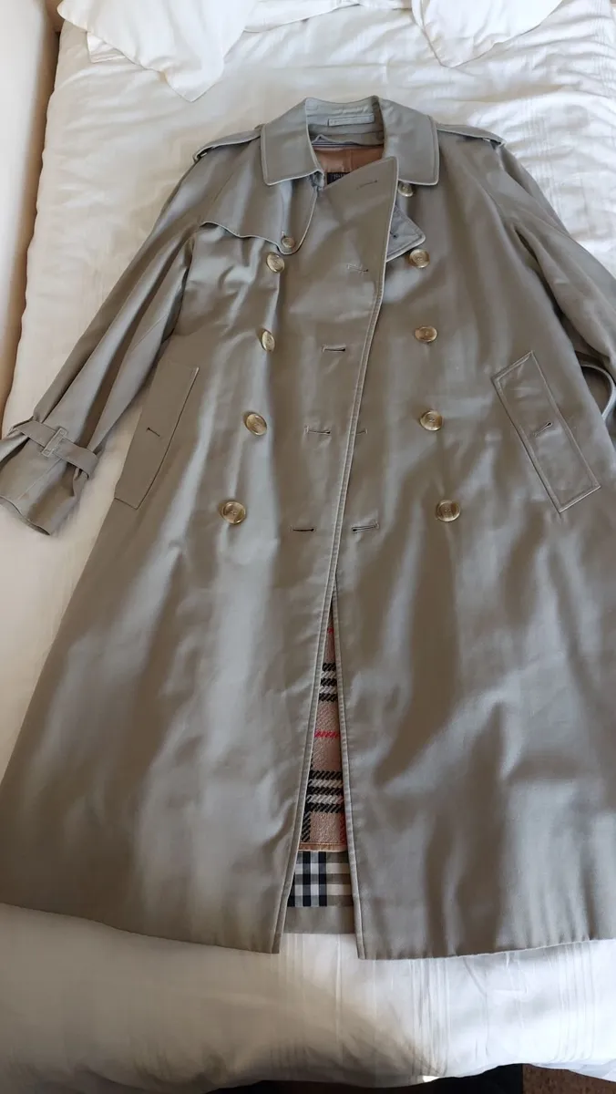 Burberry Mackintosh with zip-in detachable liner - Image 1