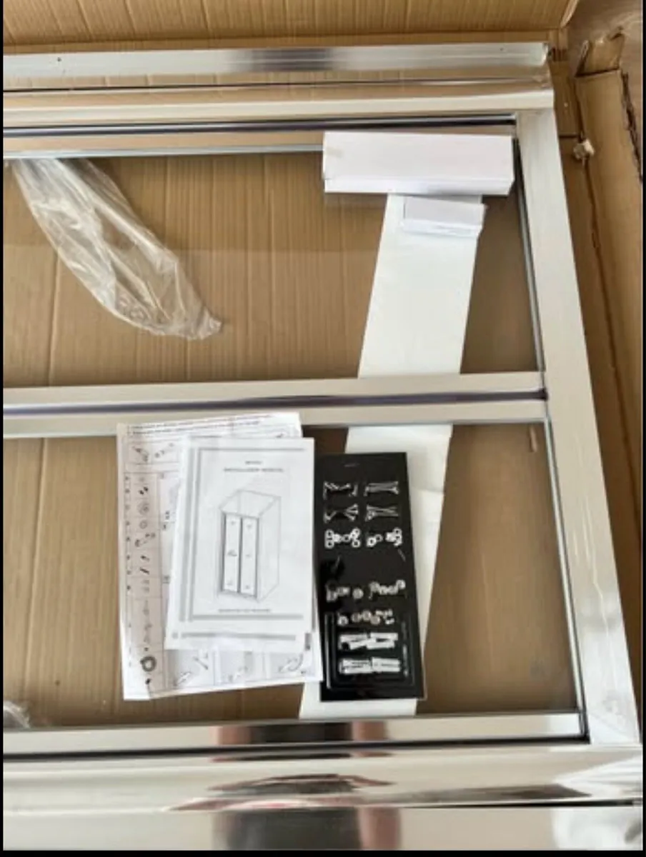 Shower 900mm Bifold new - Image 2