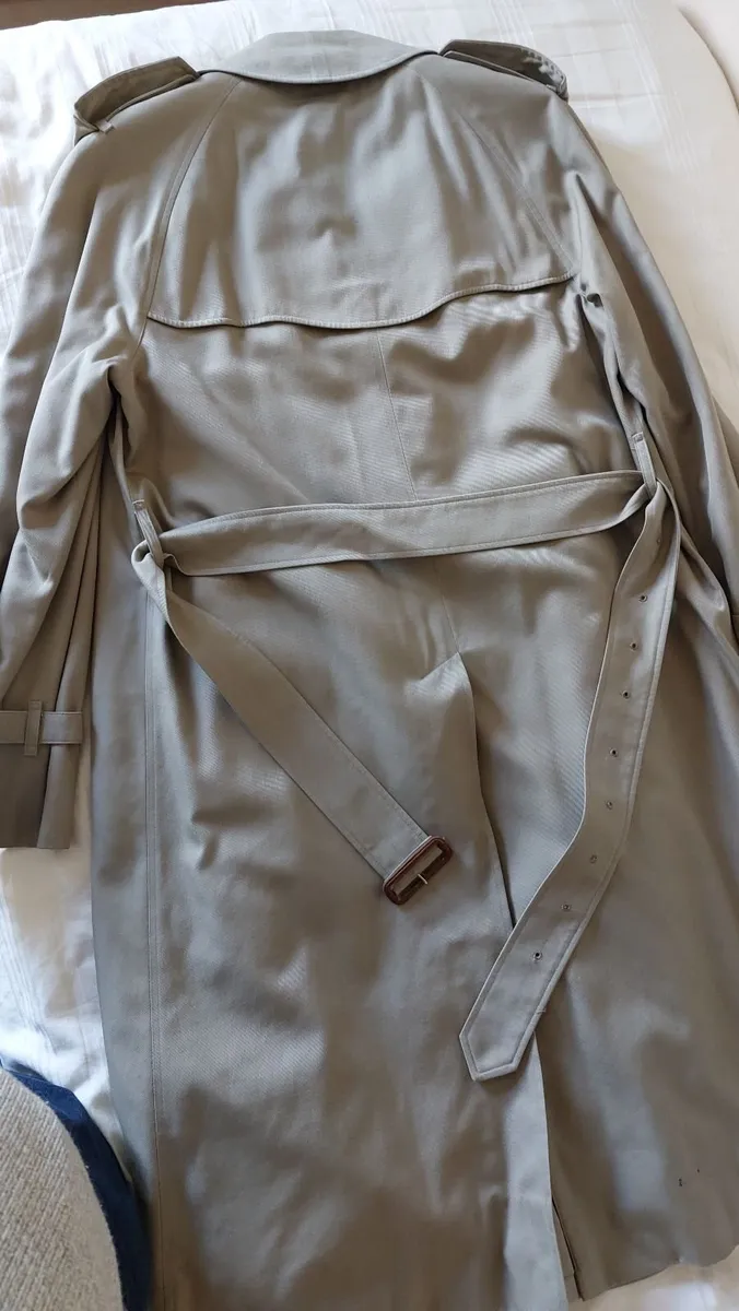 Burberry Mackintosh with zip-in detachable liner - Image 2