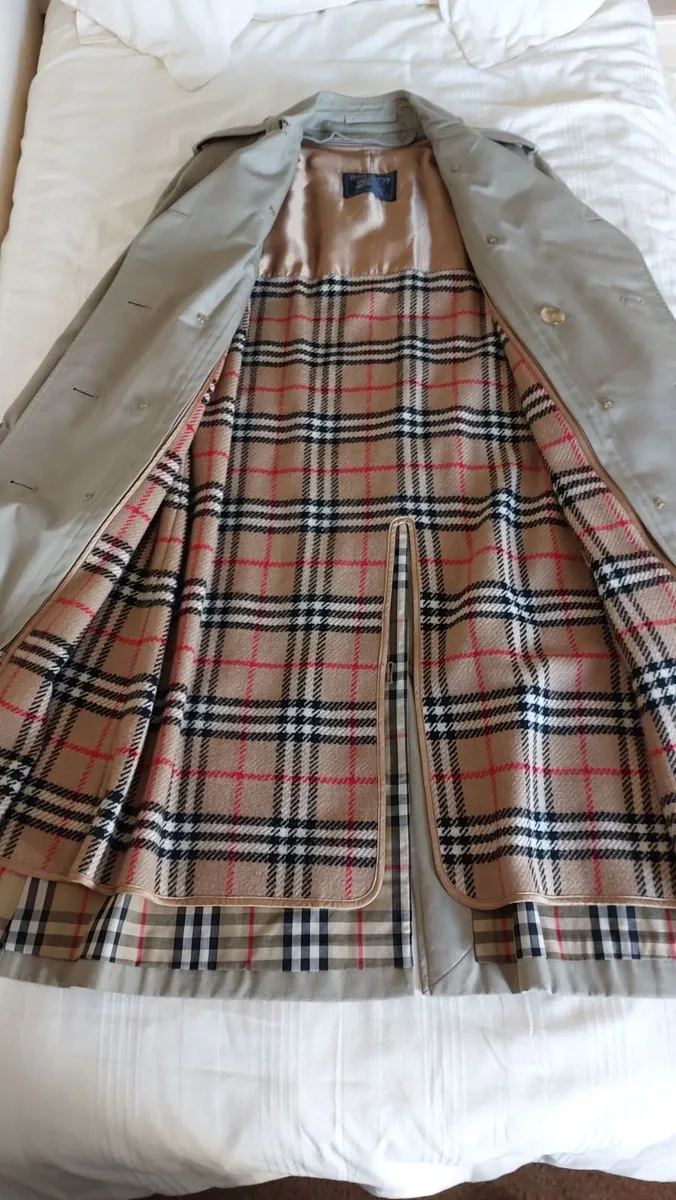 Burberry Mackintosh with zip-in detachable liner - Image 4