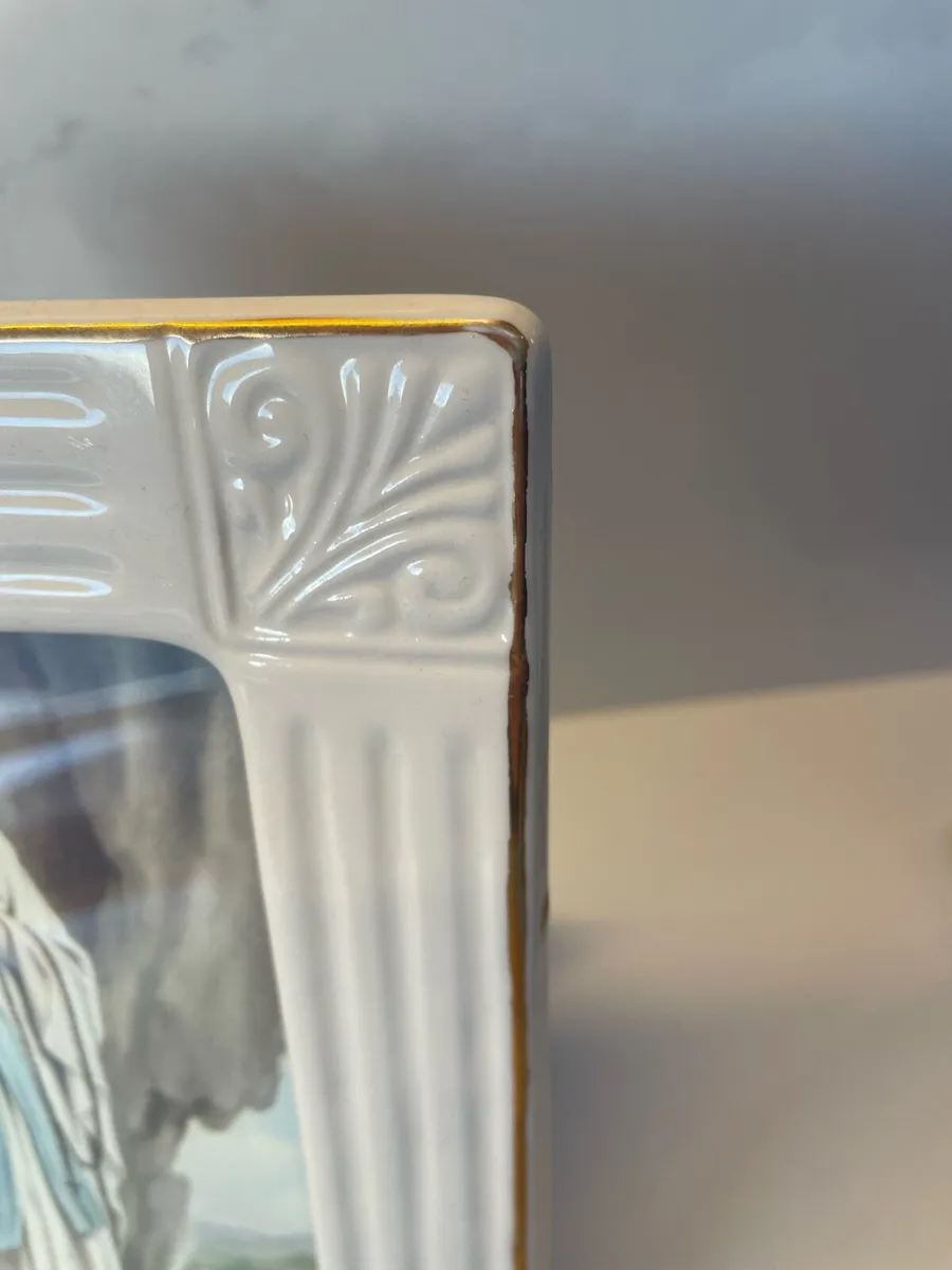 Belleek photo frame - Image 2