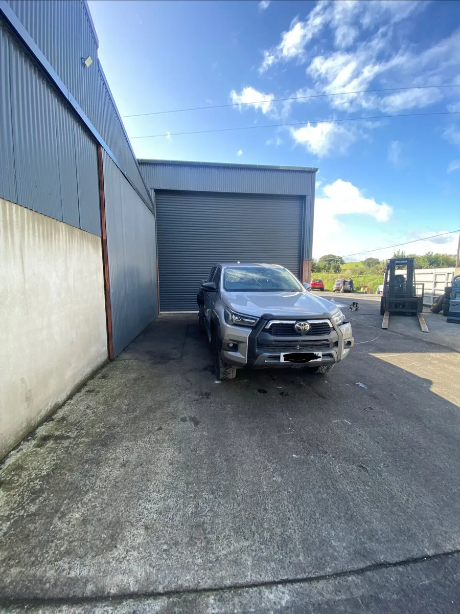 2025 Toyota Hilux for breaking - Image 3