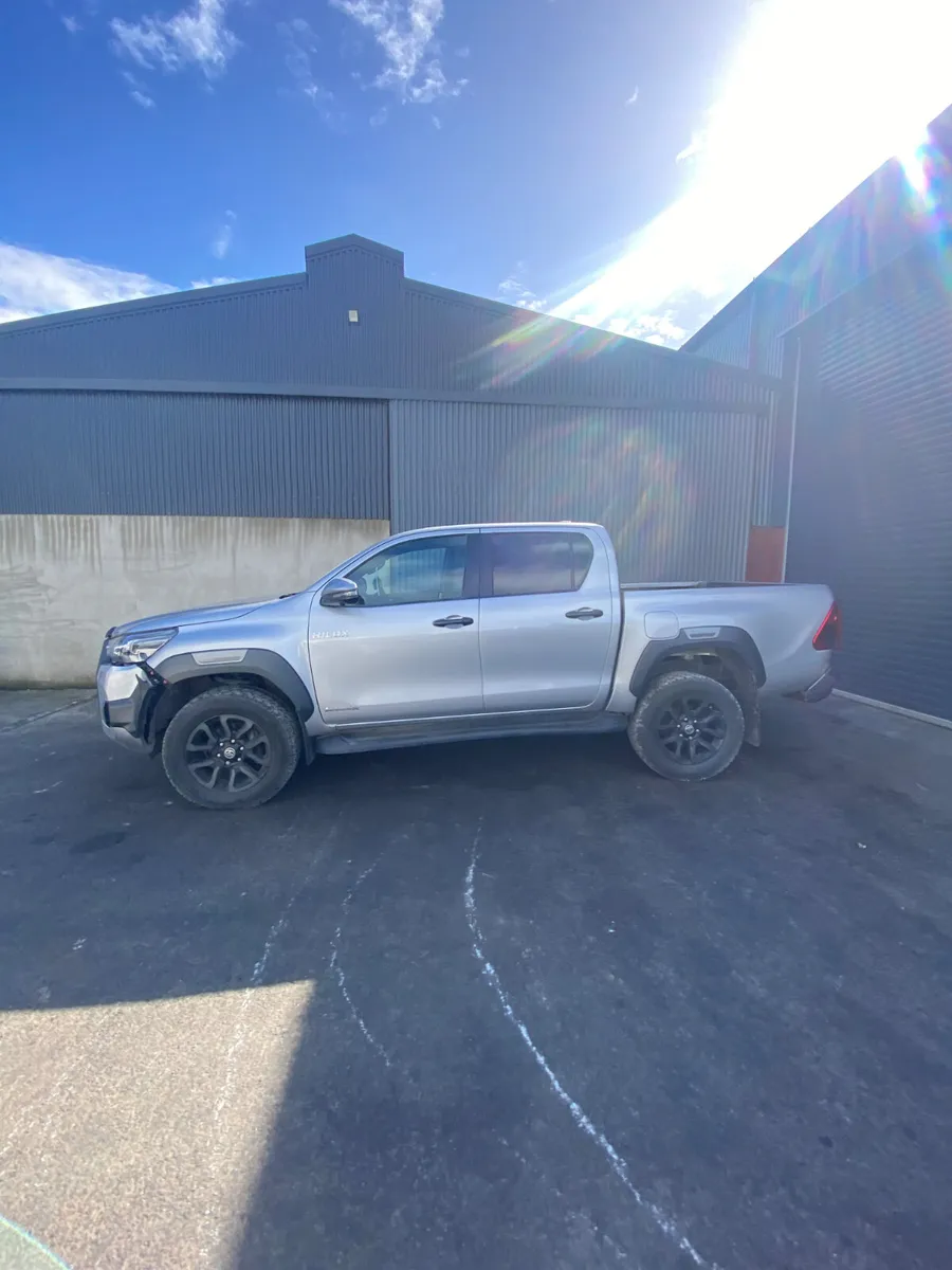 2025 Toyota Hilux for breaking - Image 4