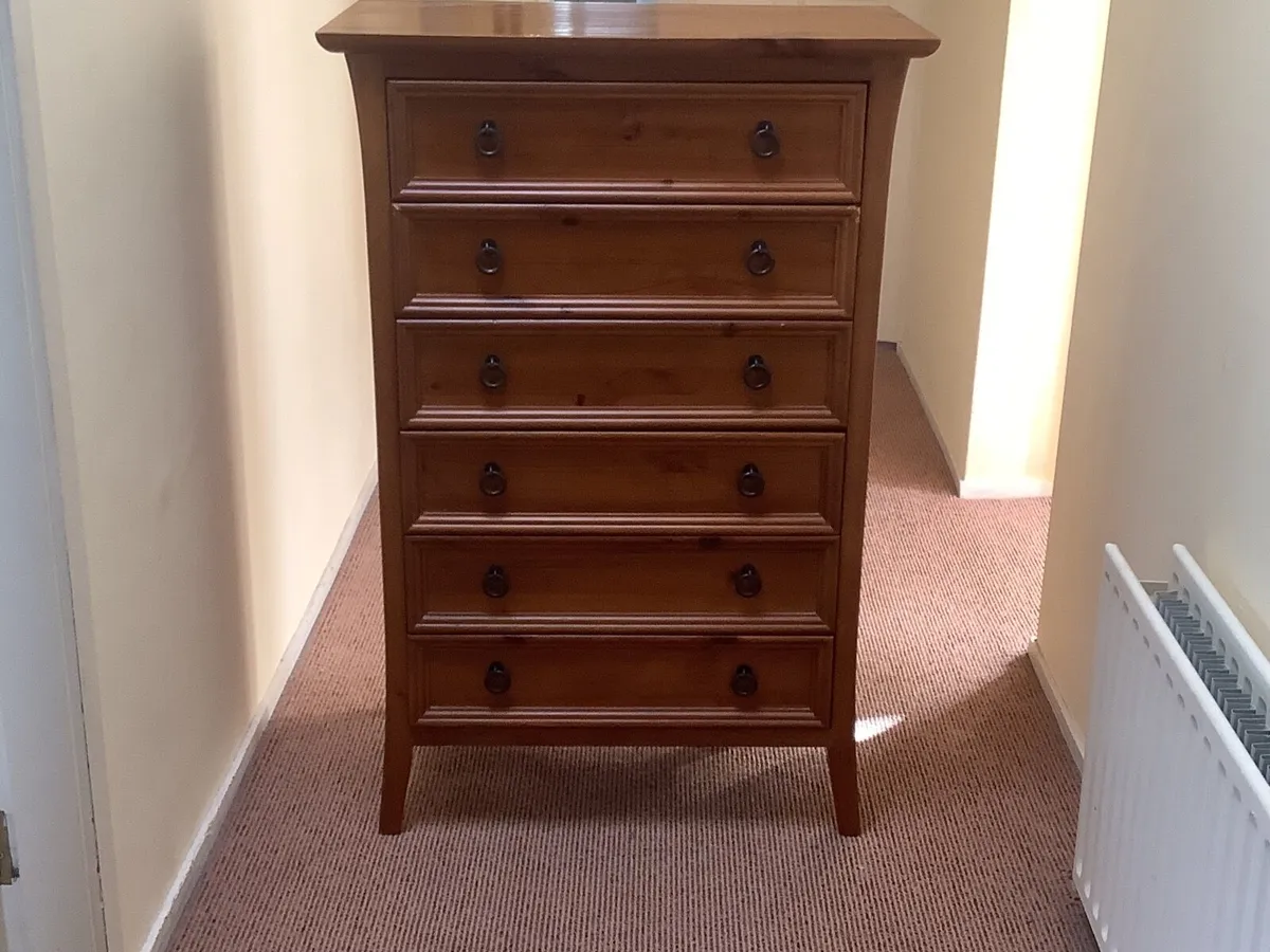 Bedroom chest of drawers - Image 1