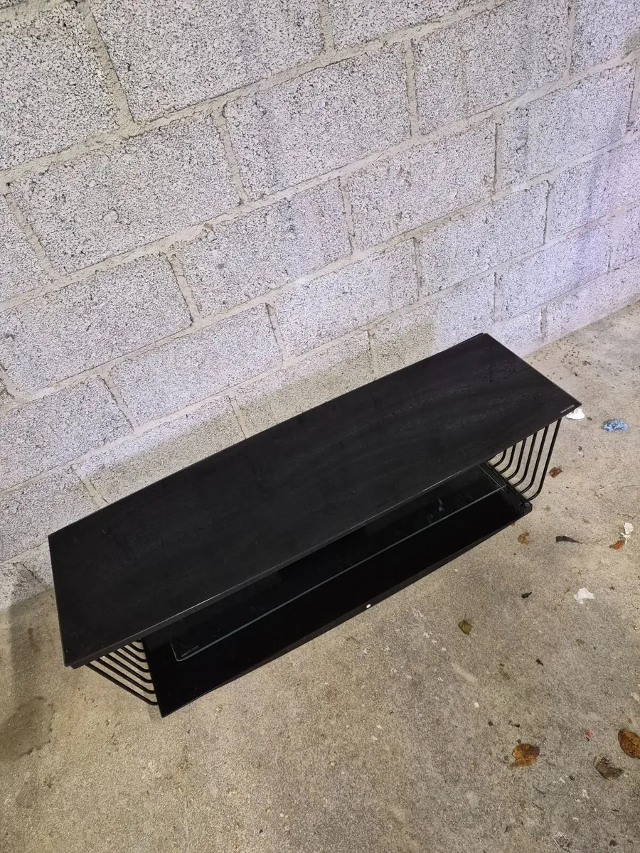 TV stand - Image 1