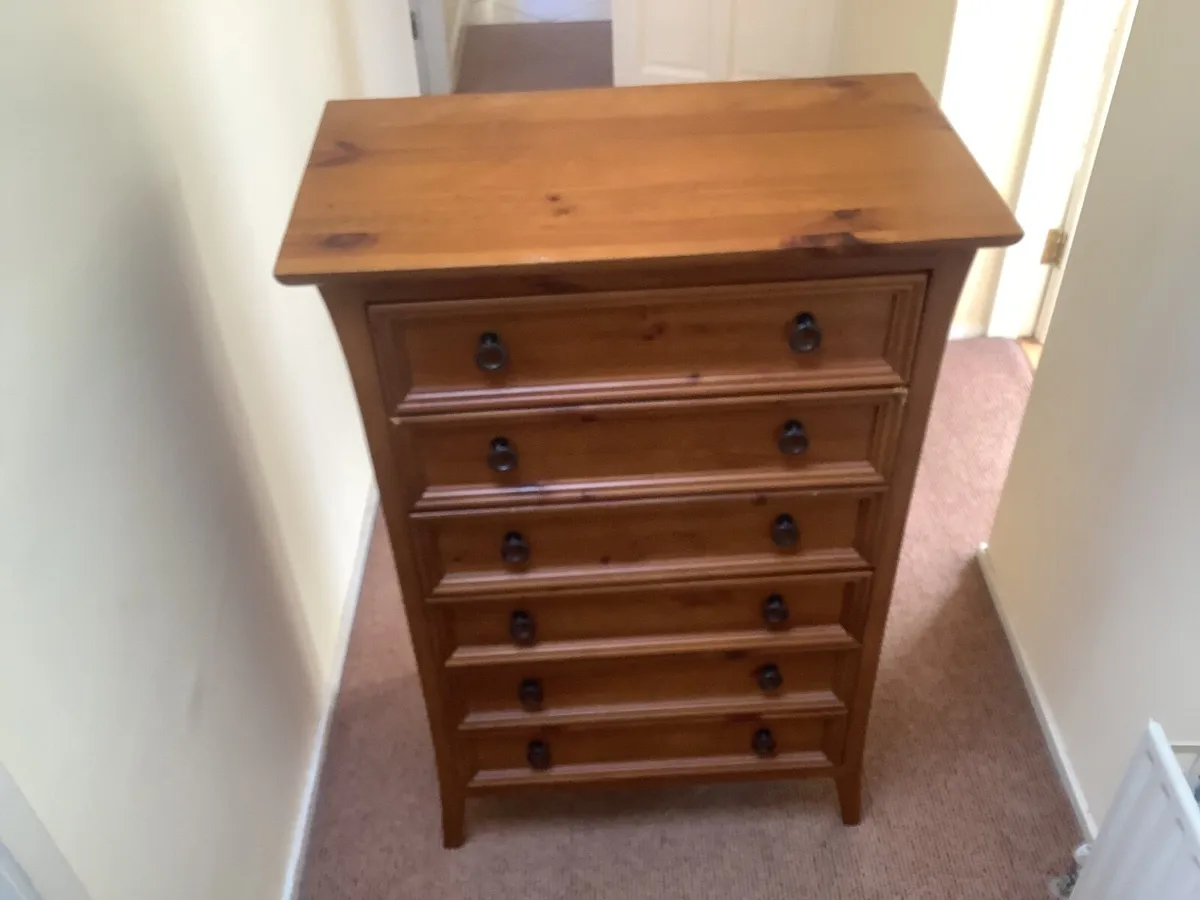 Bedroom chest of drawers - Image 2