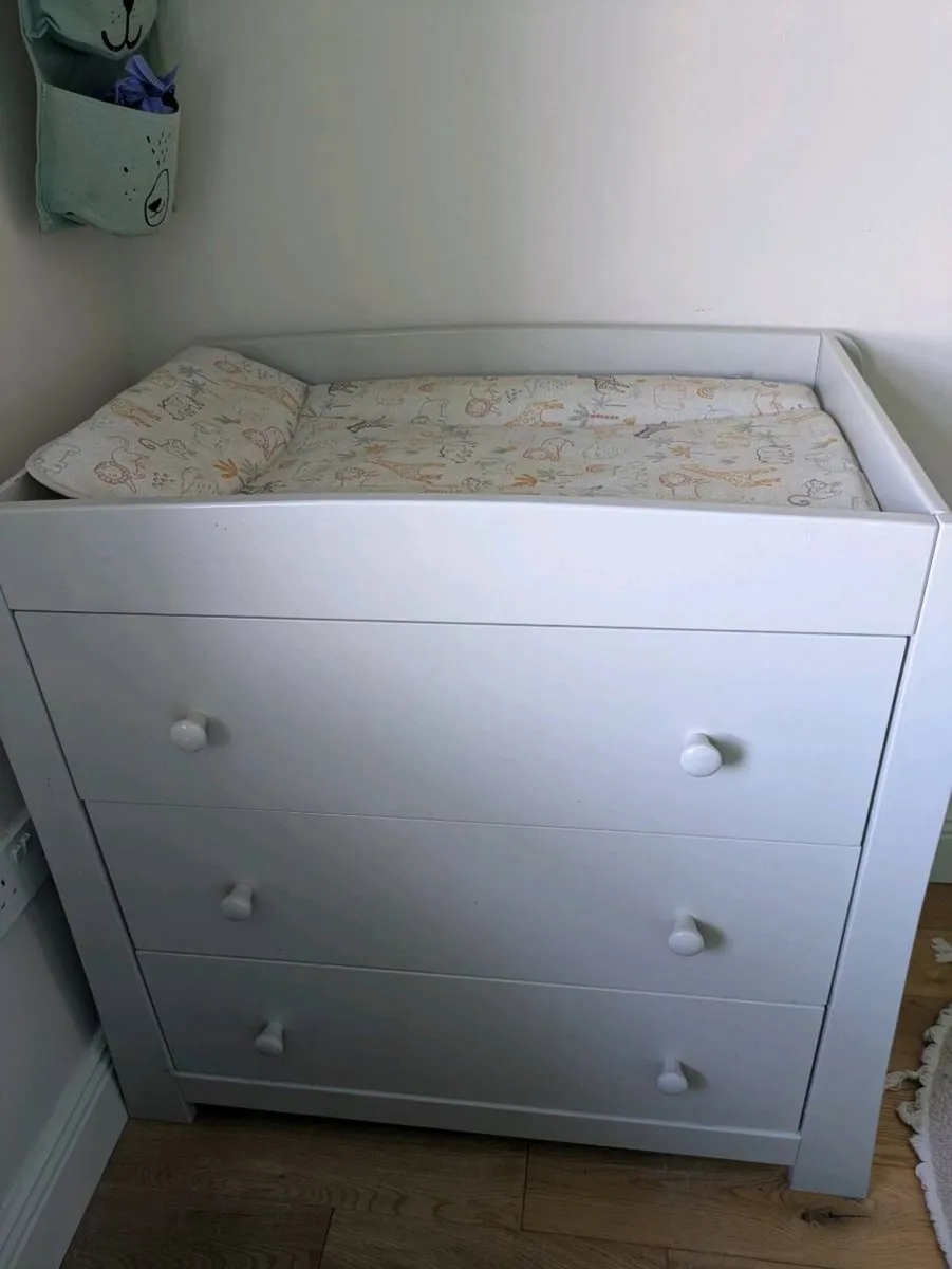Mamas and papas draws and changing table - Image 1