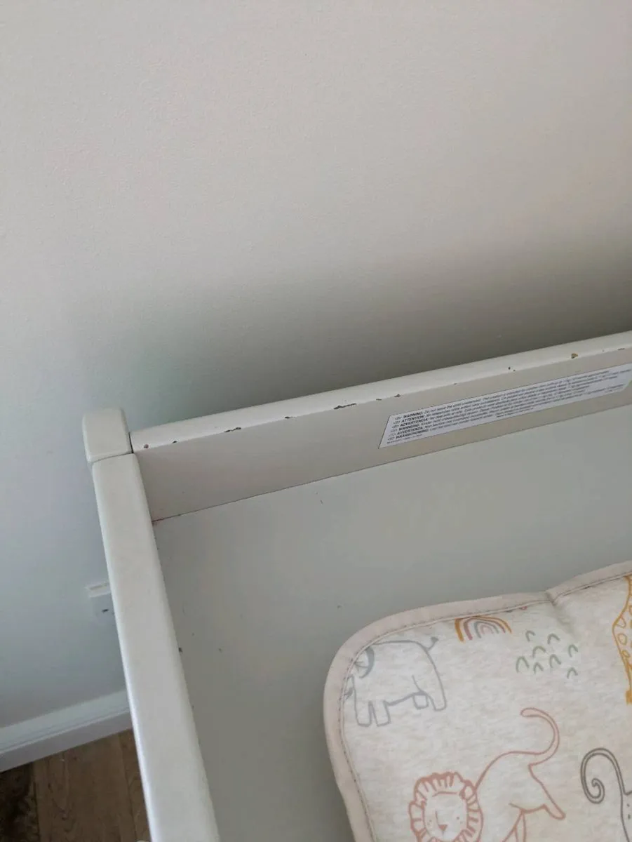Mamas and papas draws and changing table - Image 3
