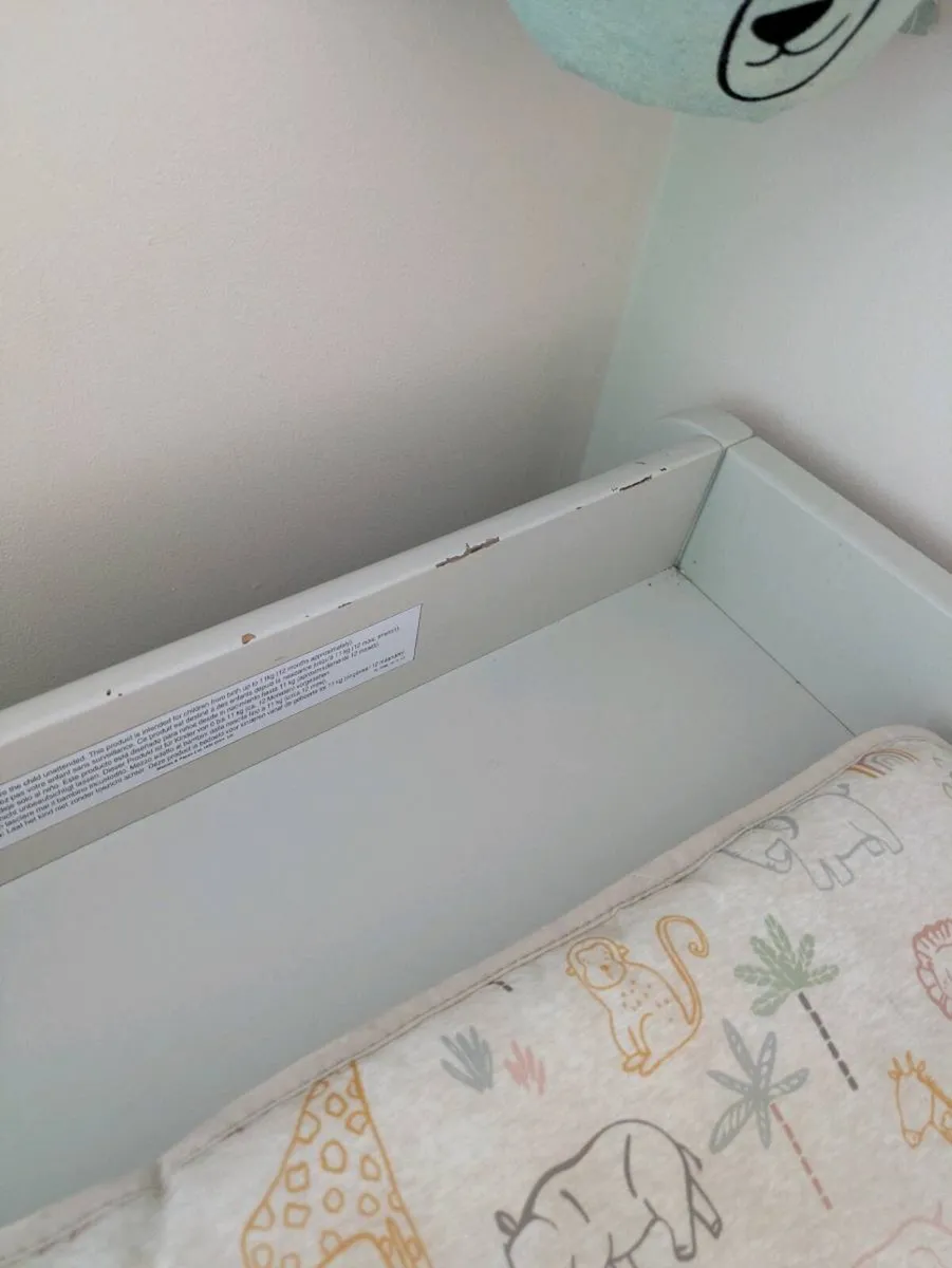 Mamas and papas draws and changing table - Image 4