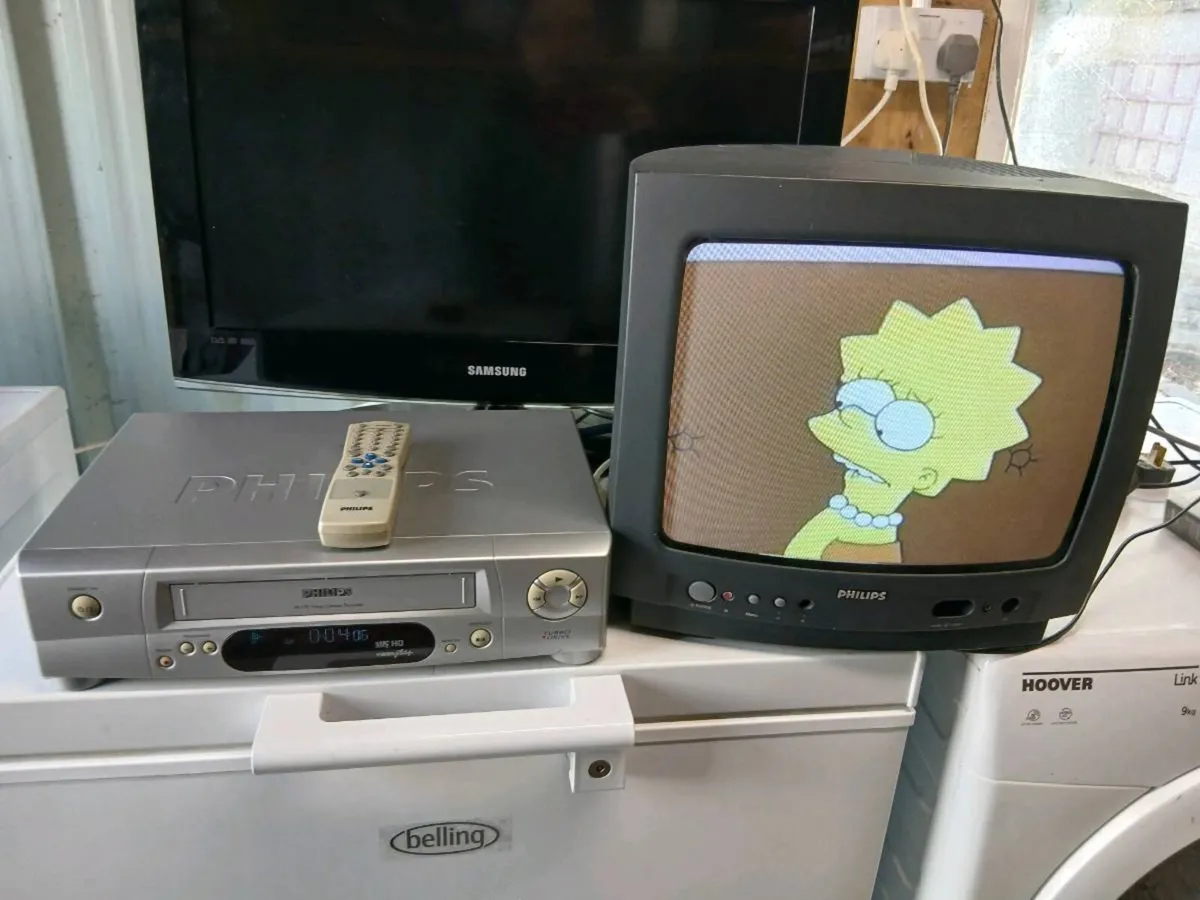 Phillips vhs player with remote - Image 3