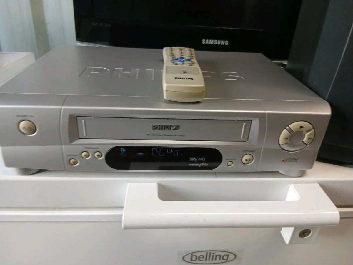 Phillips vhs player with remote - Image 4