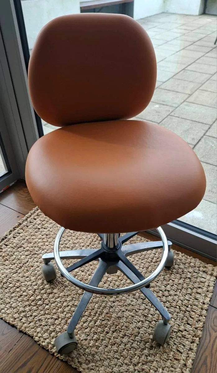 Adjustable swivel chair - Image 1