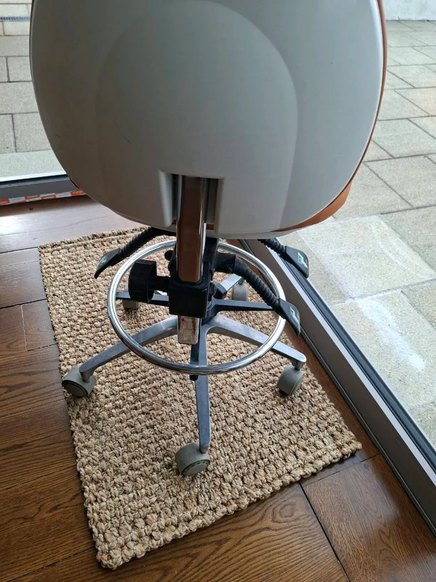 Adjustable swivel chair - Image 2