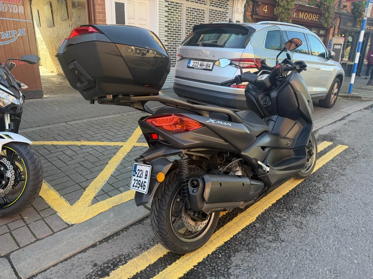 Yamaha X-Max 300 Low miles - Image 2