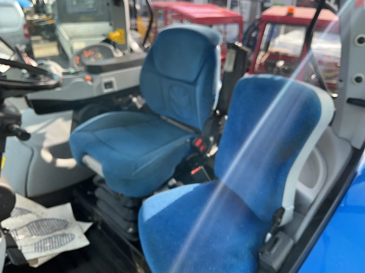 New Holland T7 200 2014 - Image 3
