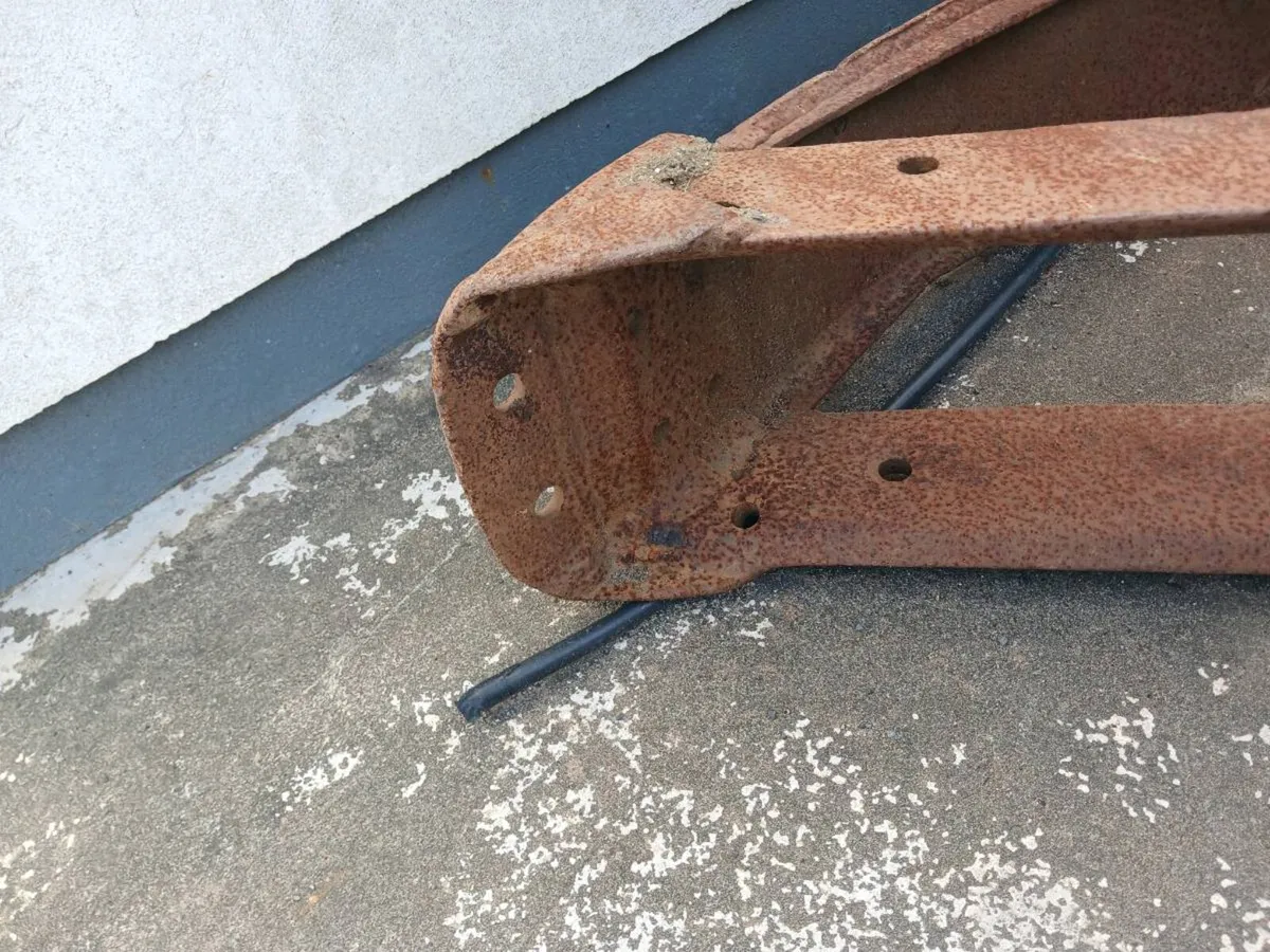 12 inch digging bucket 45mm pins - Image 2