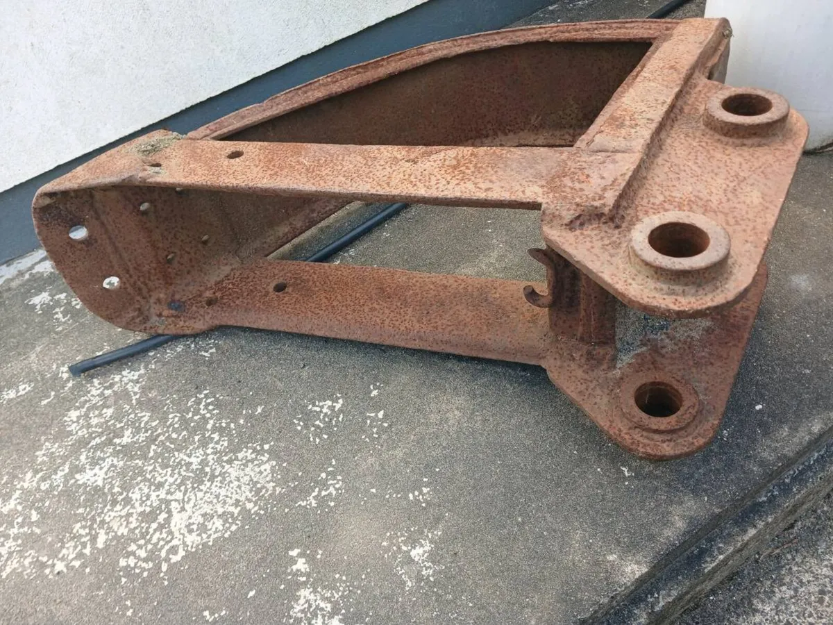 12 inch digging bucket 45mm pins - Image 4