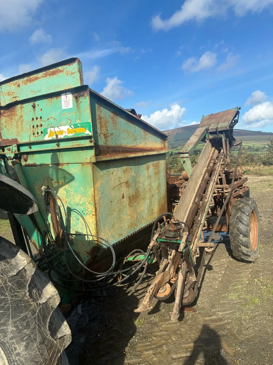 Beet harvester - Image 1